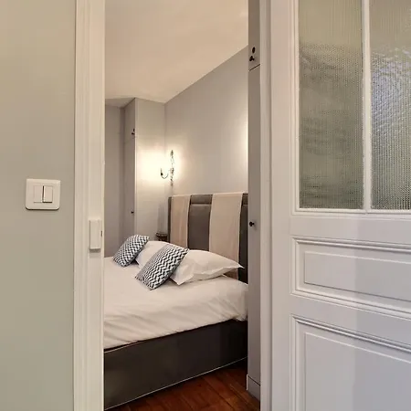 Apartment Michodiere Paris